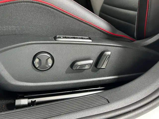 Volkswagen Golf view 8