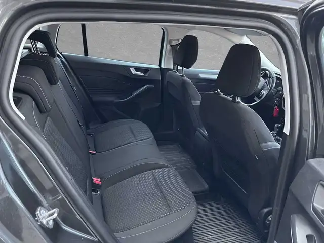 Ford Focus view 5