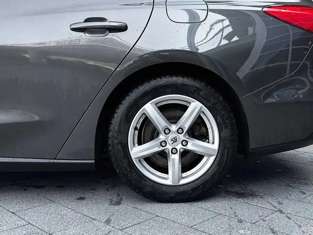 Ford Focus view 9