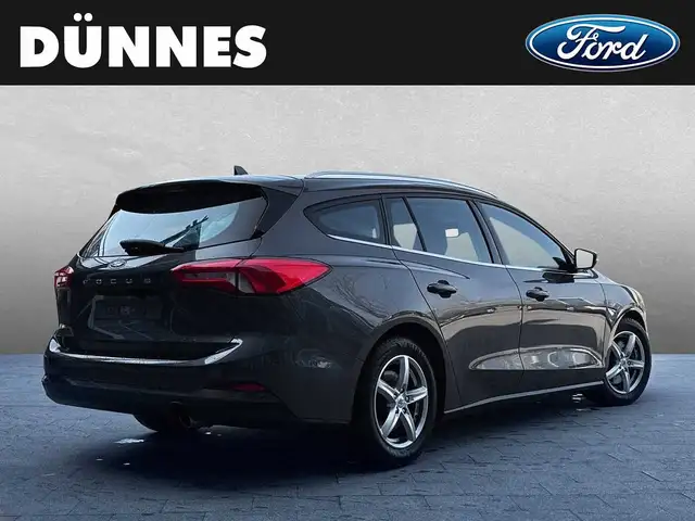 Ford Focus view 2