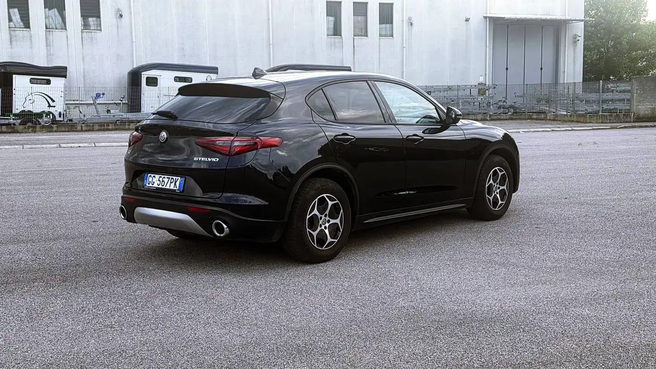 Alfa Romeo Stelvio 2021