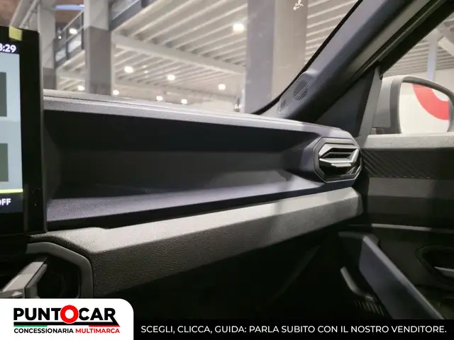 Dacia Duster view 25