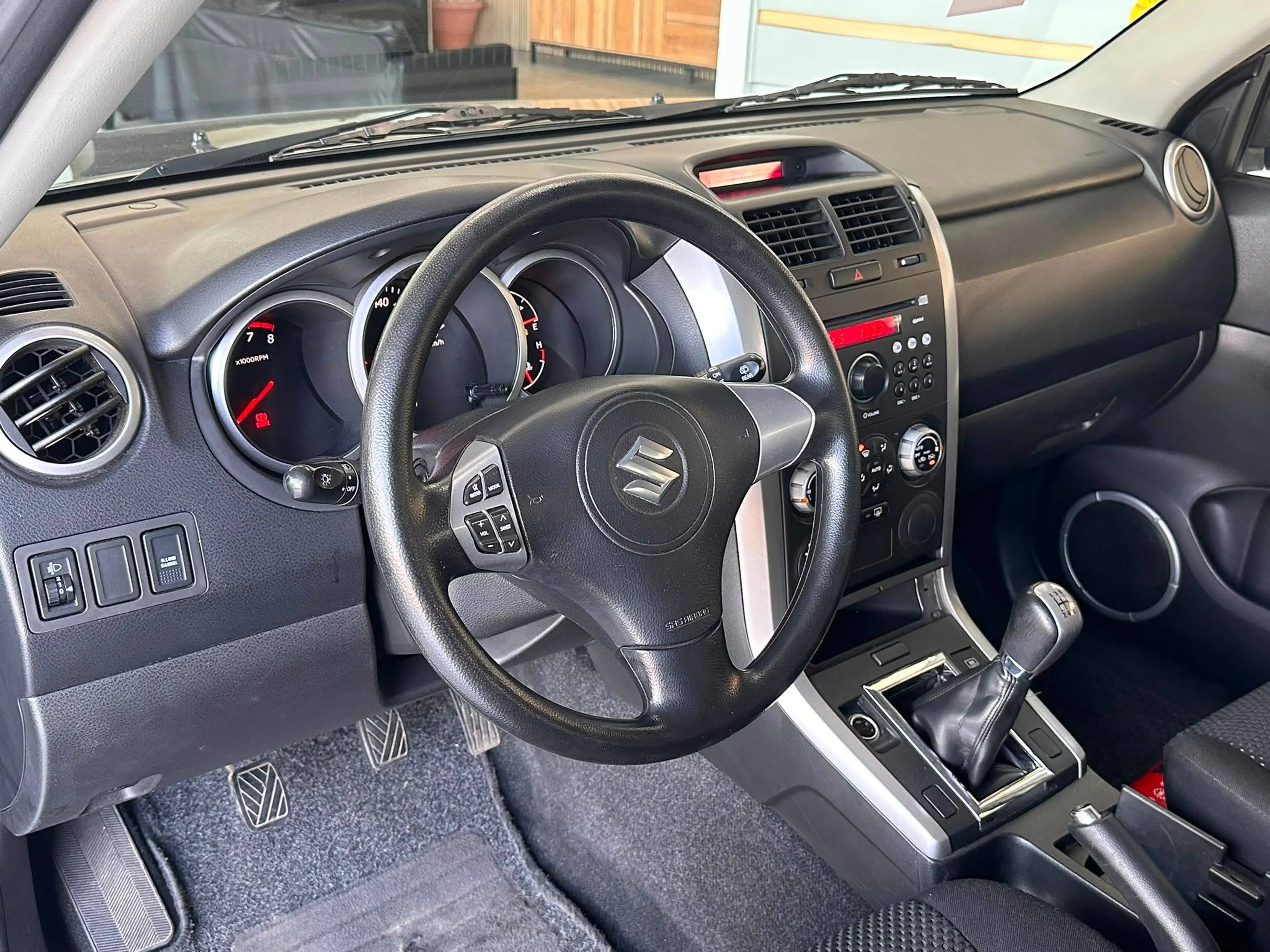 Suzuki Grand Vitara 🟩2.0 ESSENCE 140CV - AIRCO - CAPTEUR - 5 PORTES — photo 6