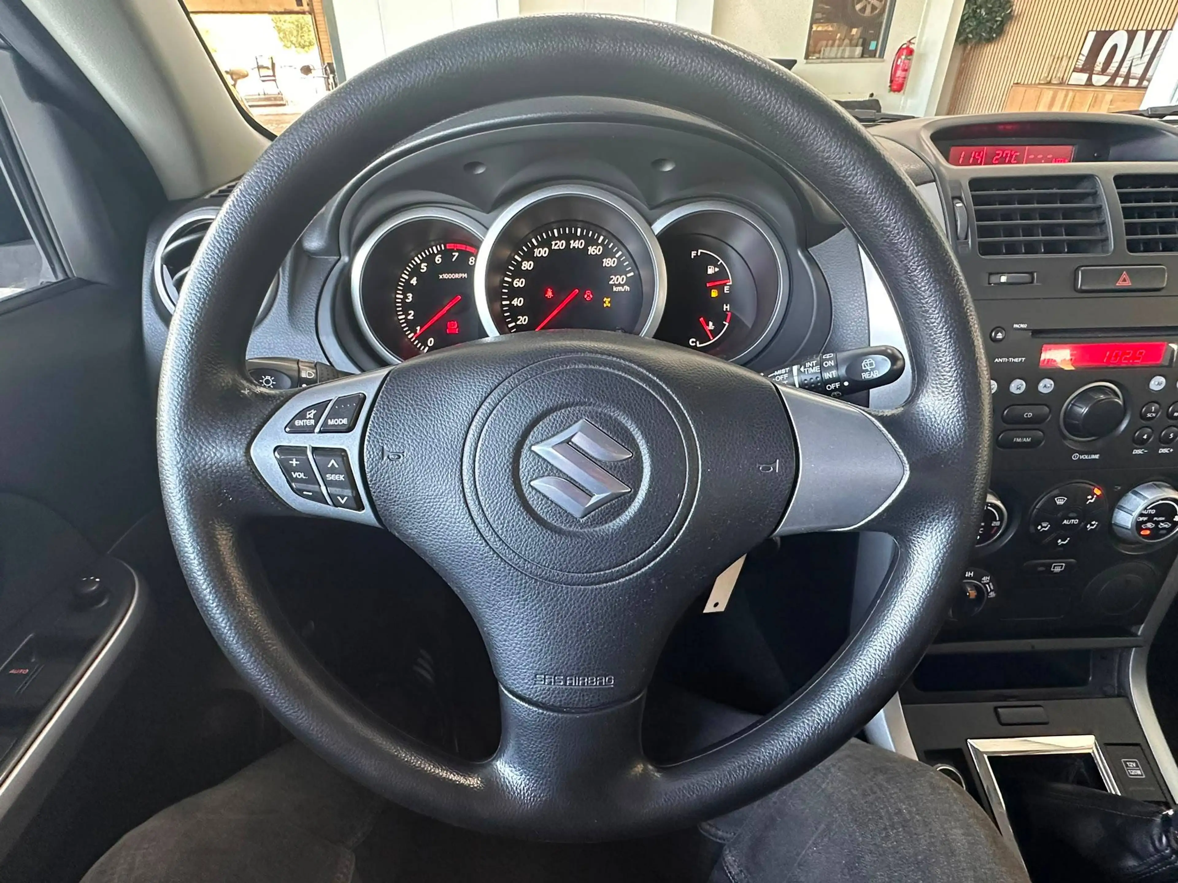 Suzuki Grand Vitara 🟩2.0 ESSENCE 140CV - AIRCO - CAPTEUR - 5 PORTES — photo 10