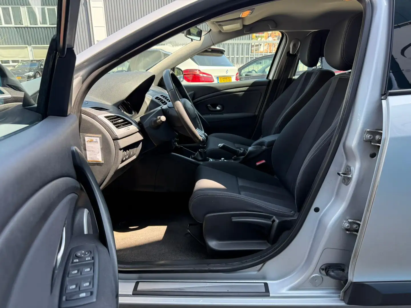 Renault Megane Estate 1.5 dCi Dynamique Clima Cruise Navigatie 16 Gris - 2