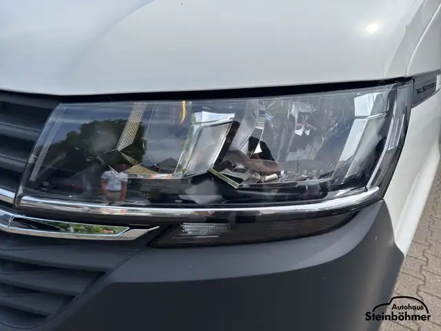 Volkswagen Transporter view 12