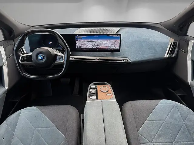 BMW Ix view 9
