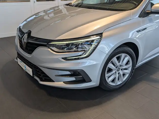 Renault Megane view 5
