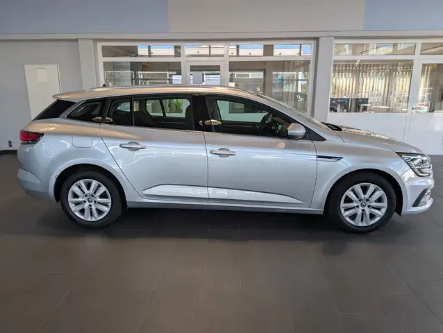 Renault Megane view 2