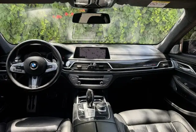 BMW 7 Series view 13
