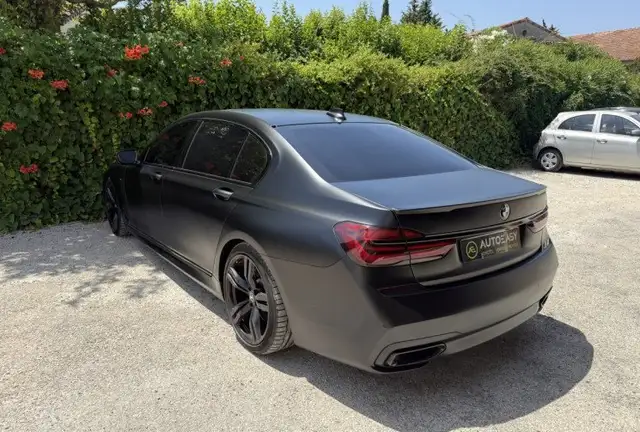 BMW 7 Series view 3