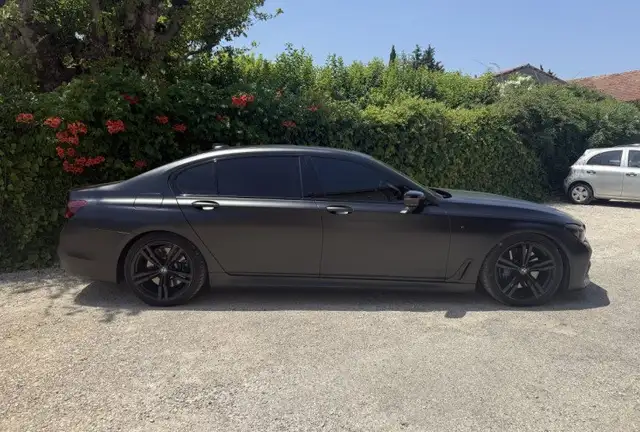 BMW 7 Series view 6