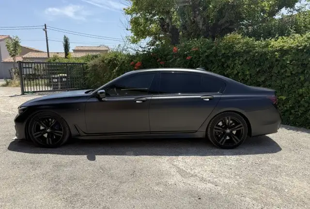 BMW 7 Series view 2