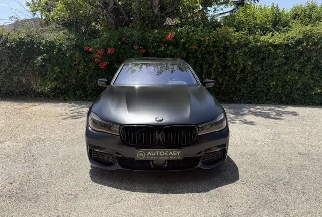 BMW 7 Series view 8