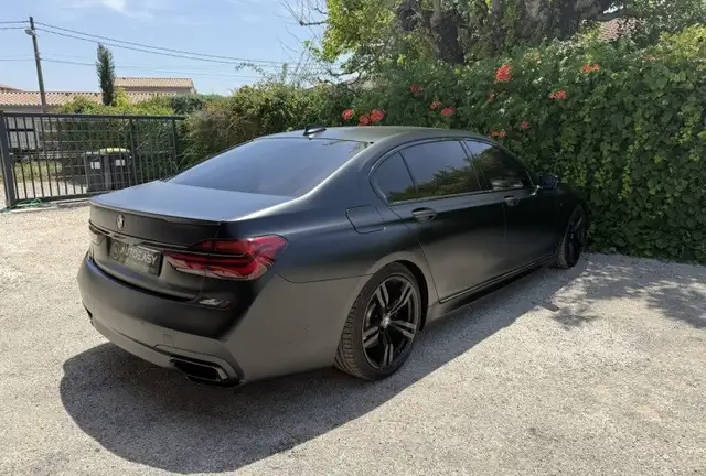 BMW 7 Series view 5