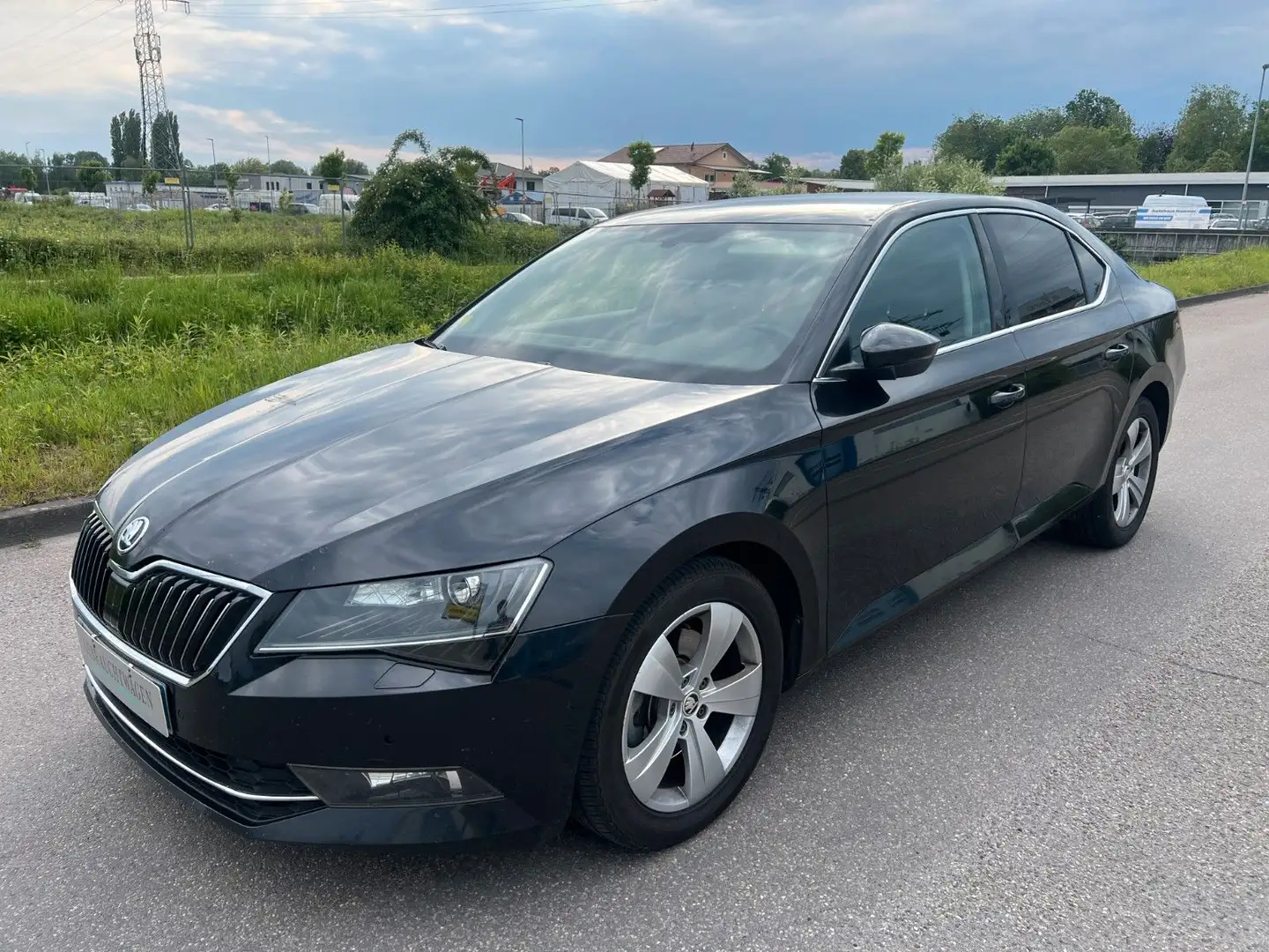 Skoda Superb 2.0 TDI *DSG*NAVI*KAMERA*LED Noir - 1