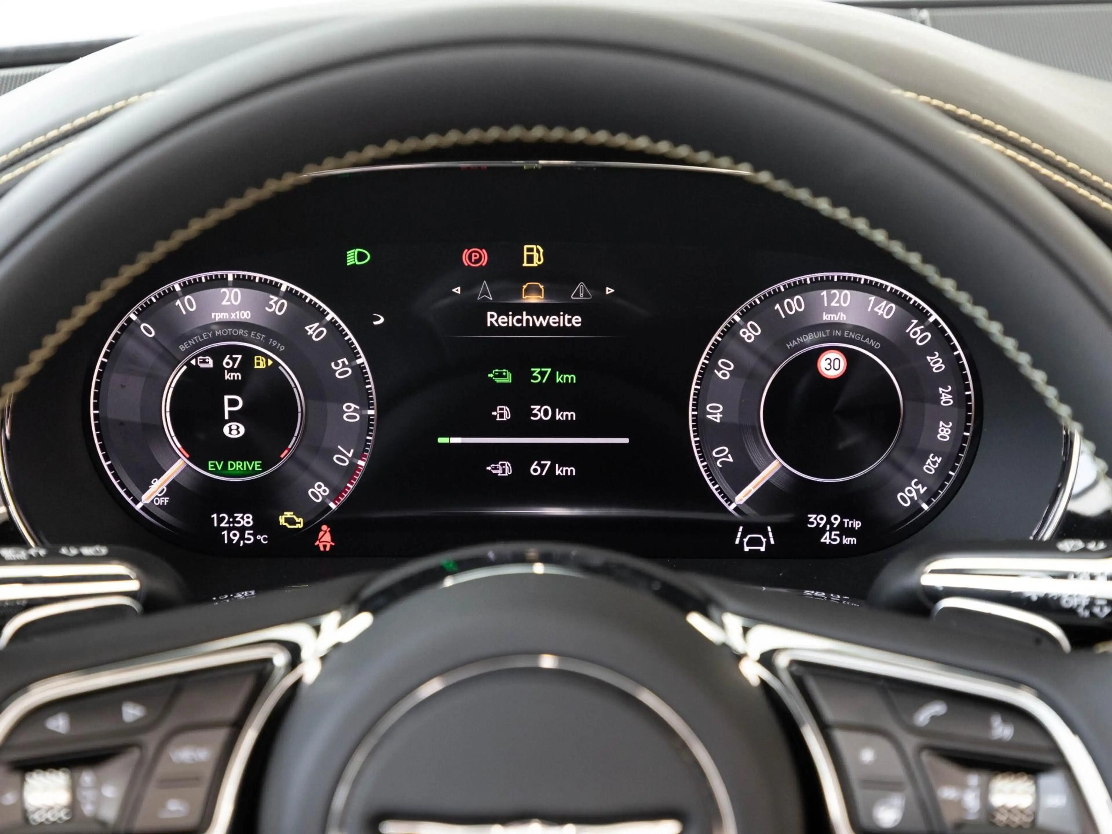 Bentley Continental GTC Azure (MY26) Hybrid — photo 14