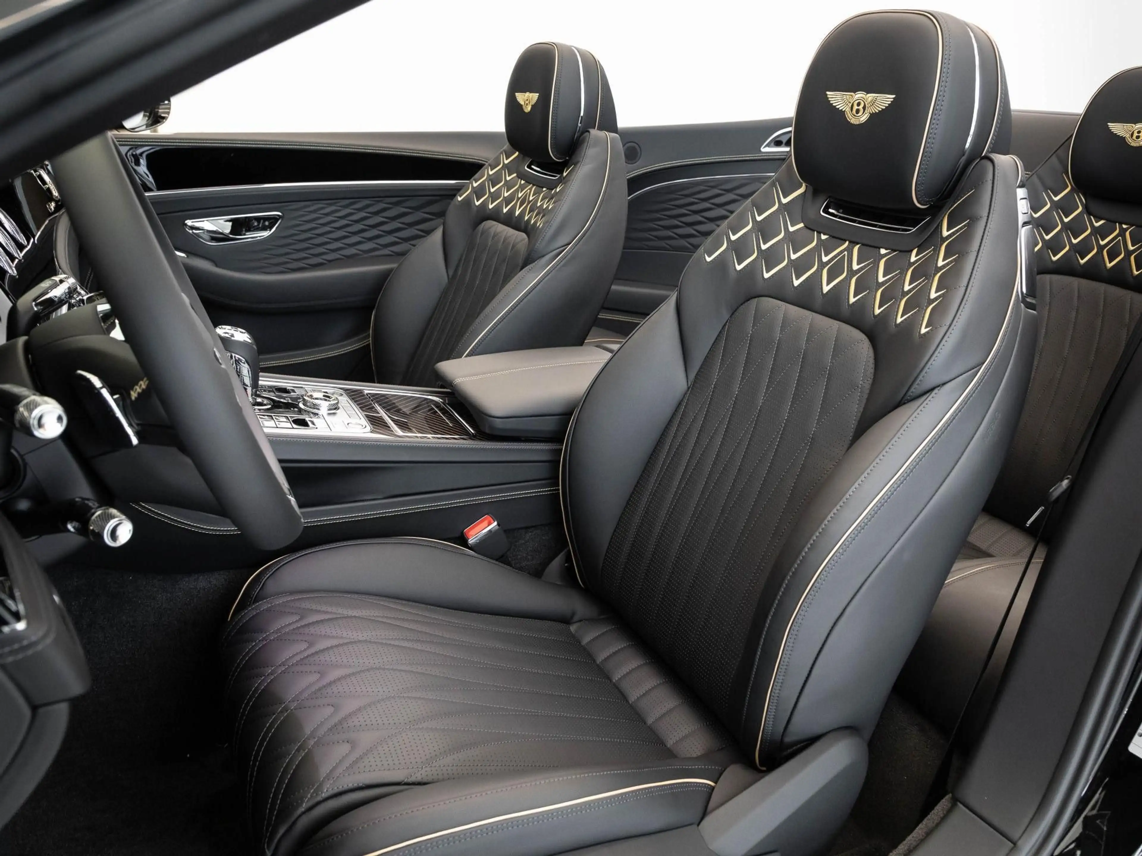 Bentley Continental GTC Azure (MY26) Hybrid — photo 11