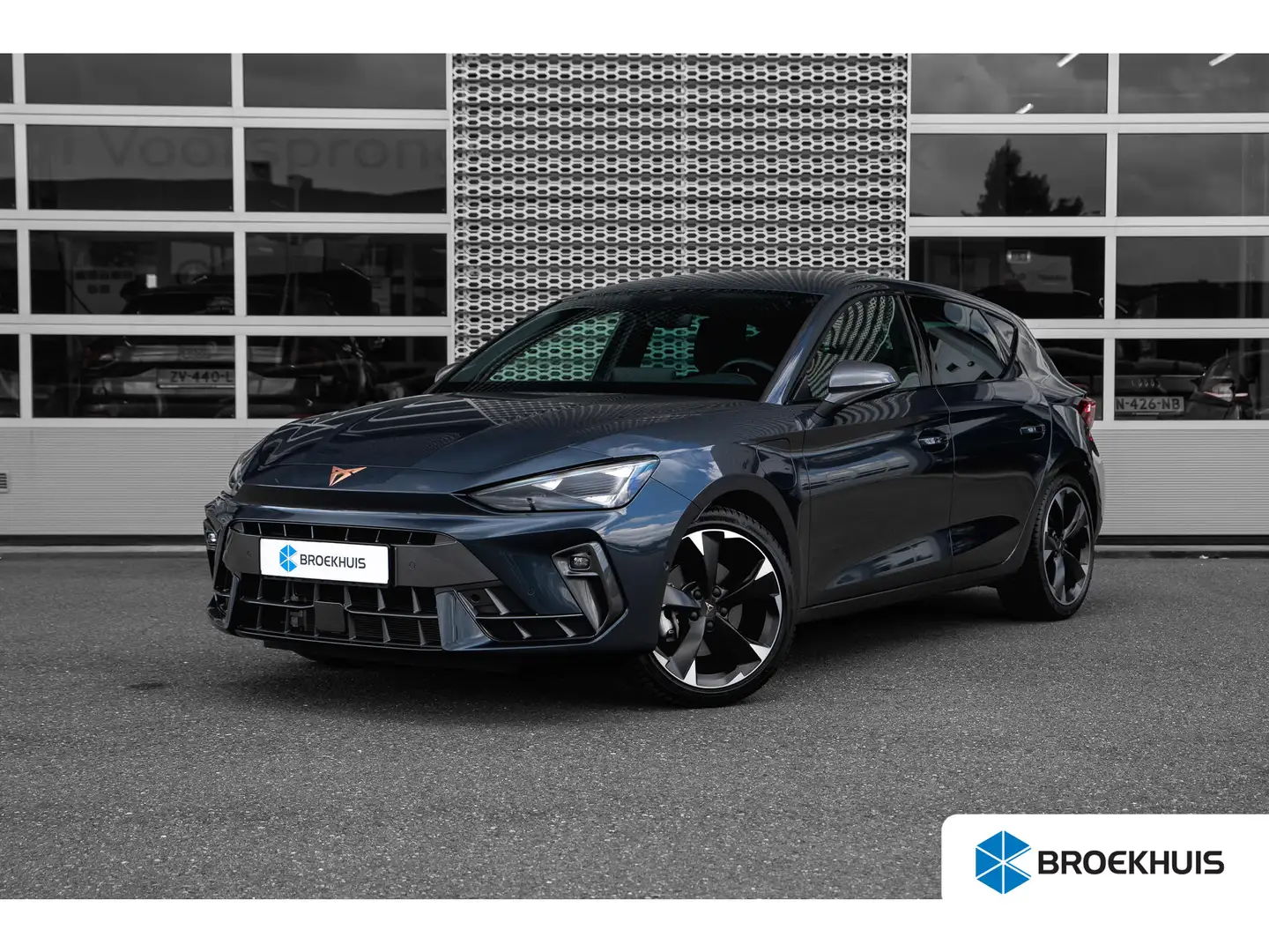CUPRA Leon 1.5 TSI e-Hybrid 204pk Essential | Achteruitrijcam Grijs - 1