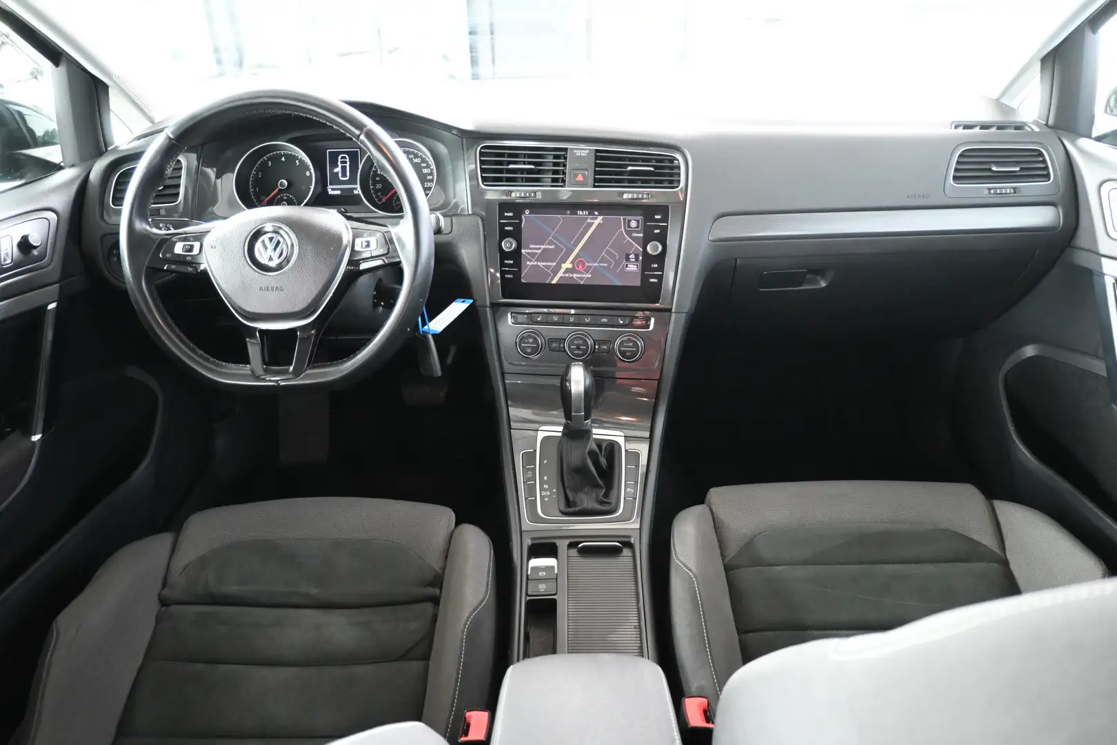 Volkswagen Golf Variant 1.0 TSI Comfortline Business Automaat Clima Naviga Grijs - 2