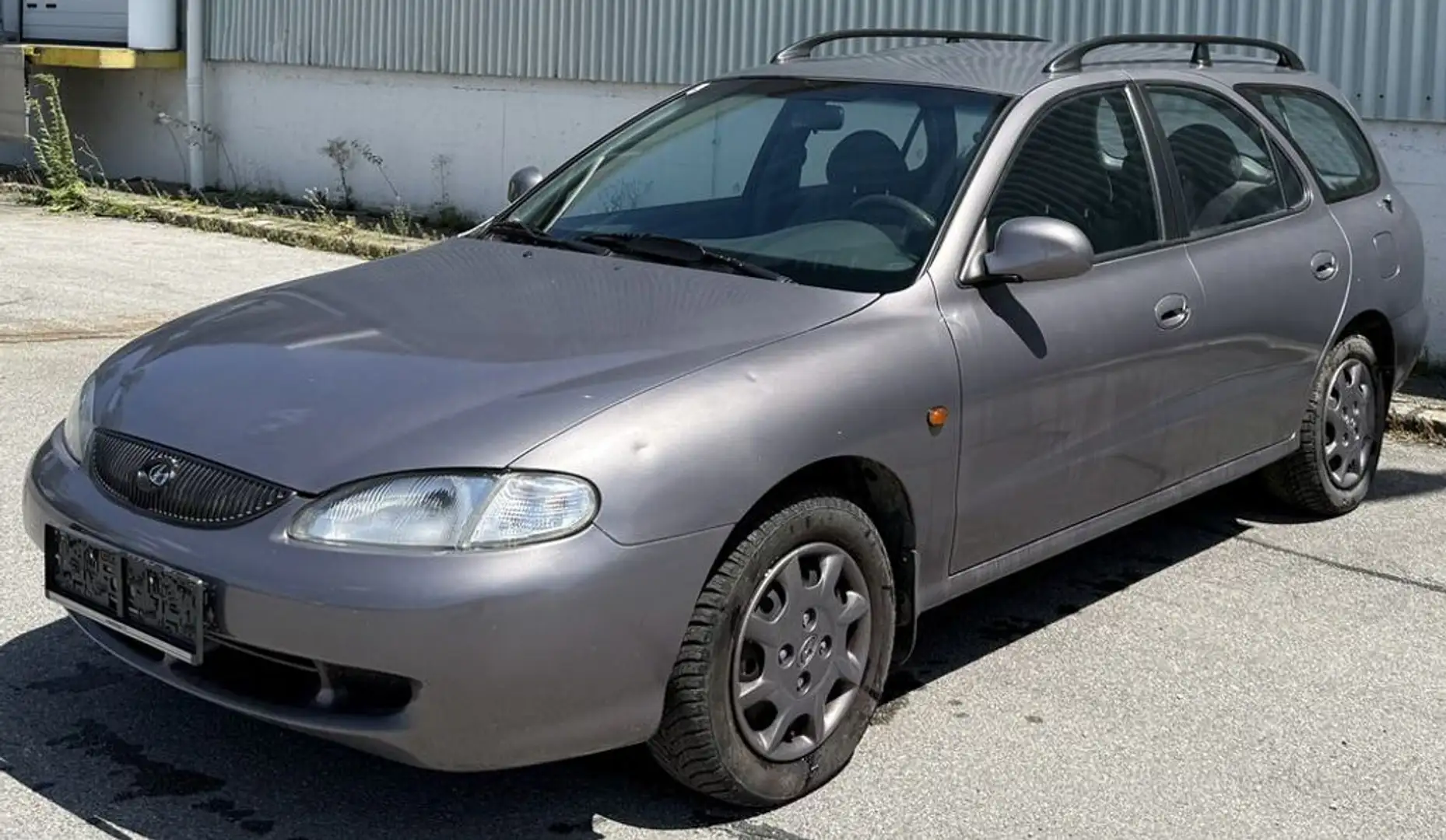 Hyundai Lantra Langes Wagon 2.Besitz Gris - 1