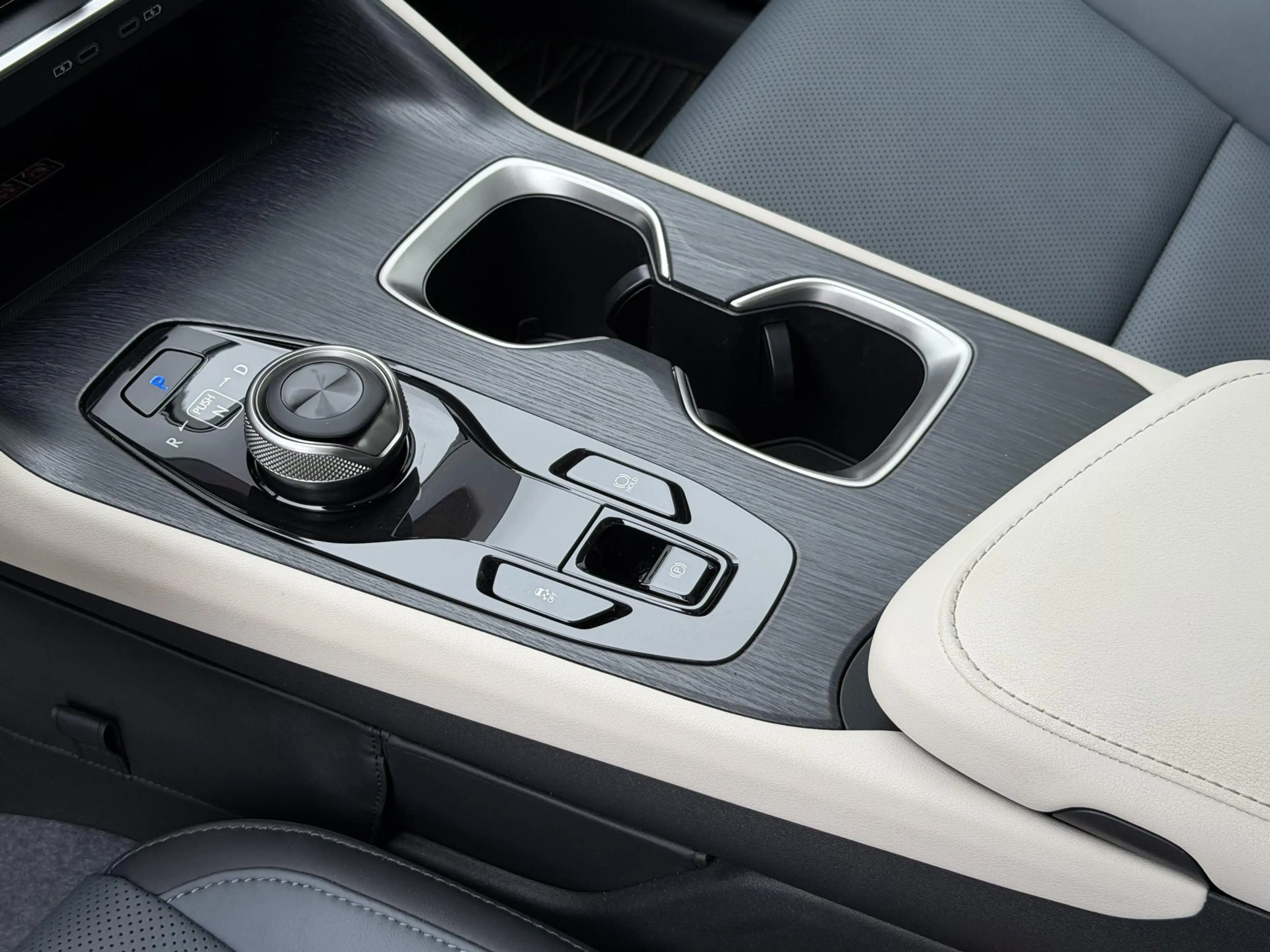 Lexus RZ 450e Executive Line 71 kWh | NL-auto/1e eign./Pano — photo 37