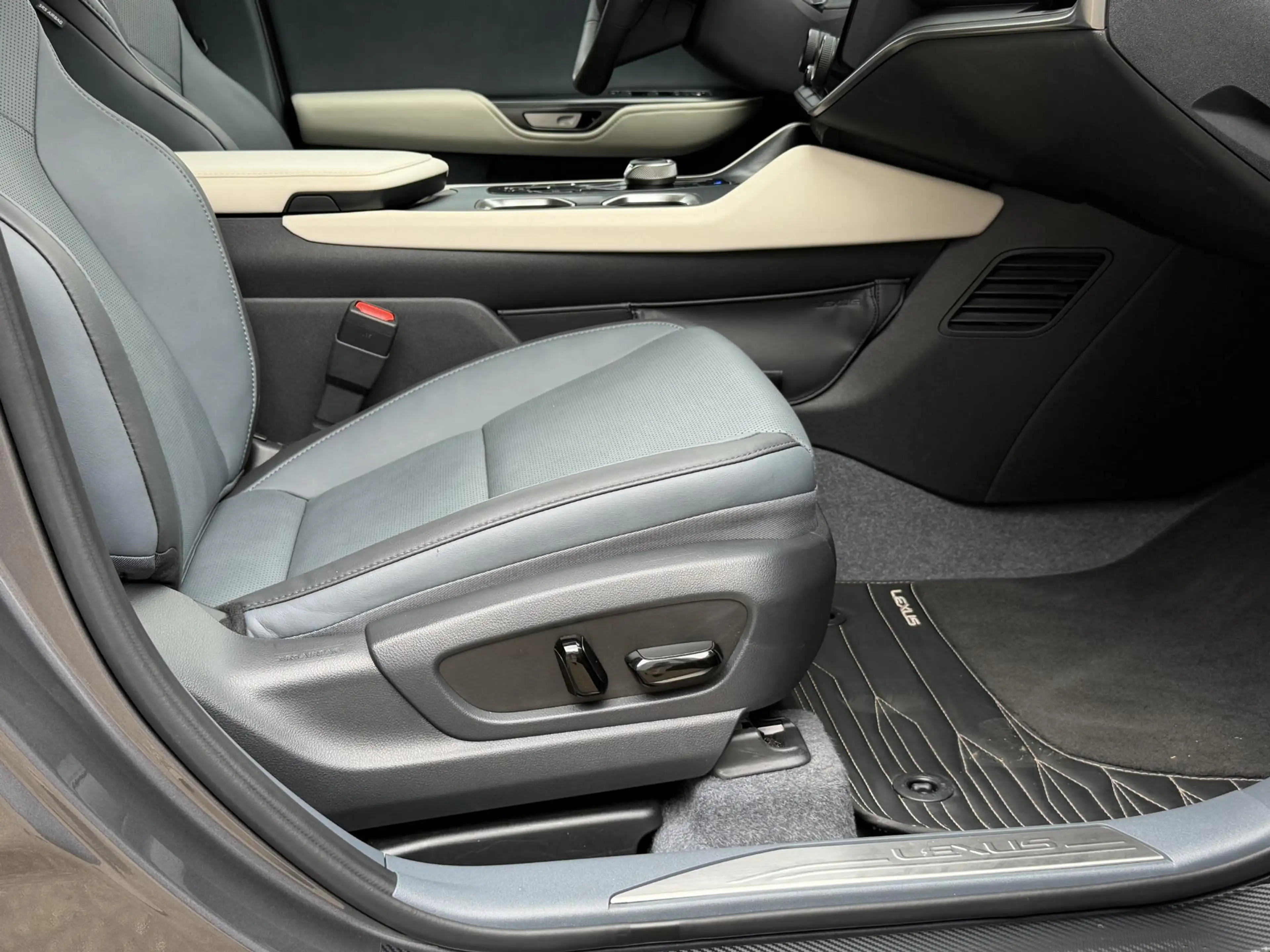 Lexus RZ 450e Executive Line 71 kWh | NL-auto/1e eign./Pano — photo 31