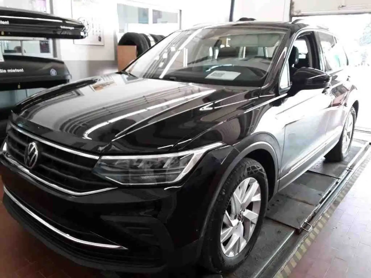 Volkswagen Tiguan 2.0 TDI DSG 4MOTION DSG LIFE #PANO #HEAD- Schwarz - 2