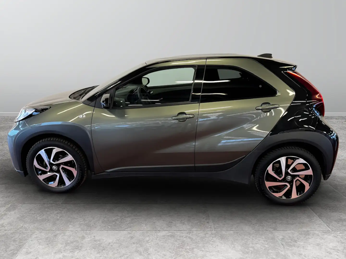 Toyota Aygo X 1.0 Trend Zöld - 2