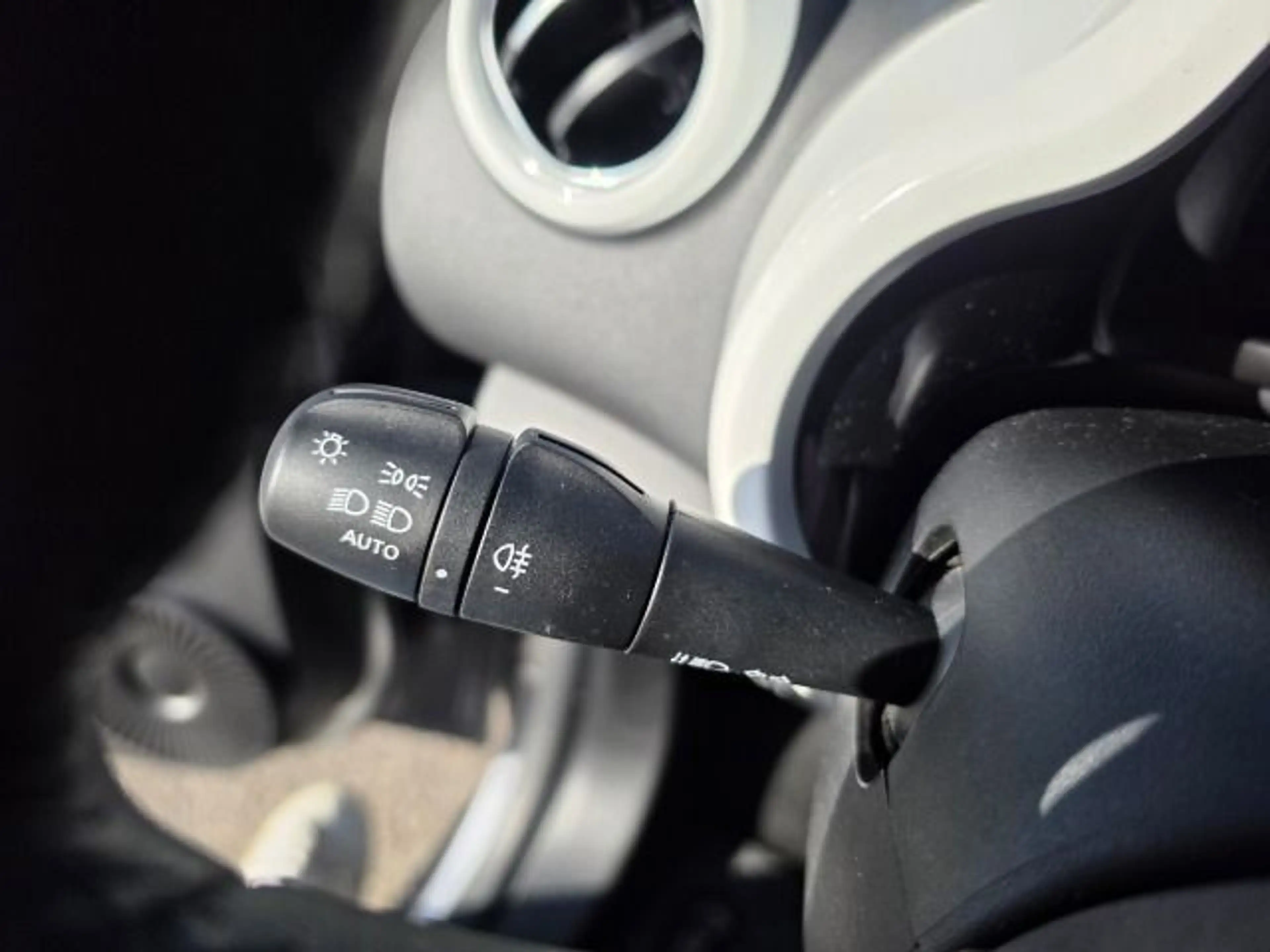 Renault Twingo Limited 0,9 R&GO+AC+EFH+BC — photo 13
