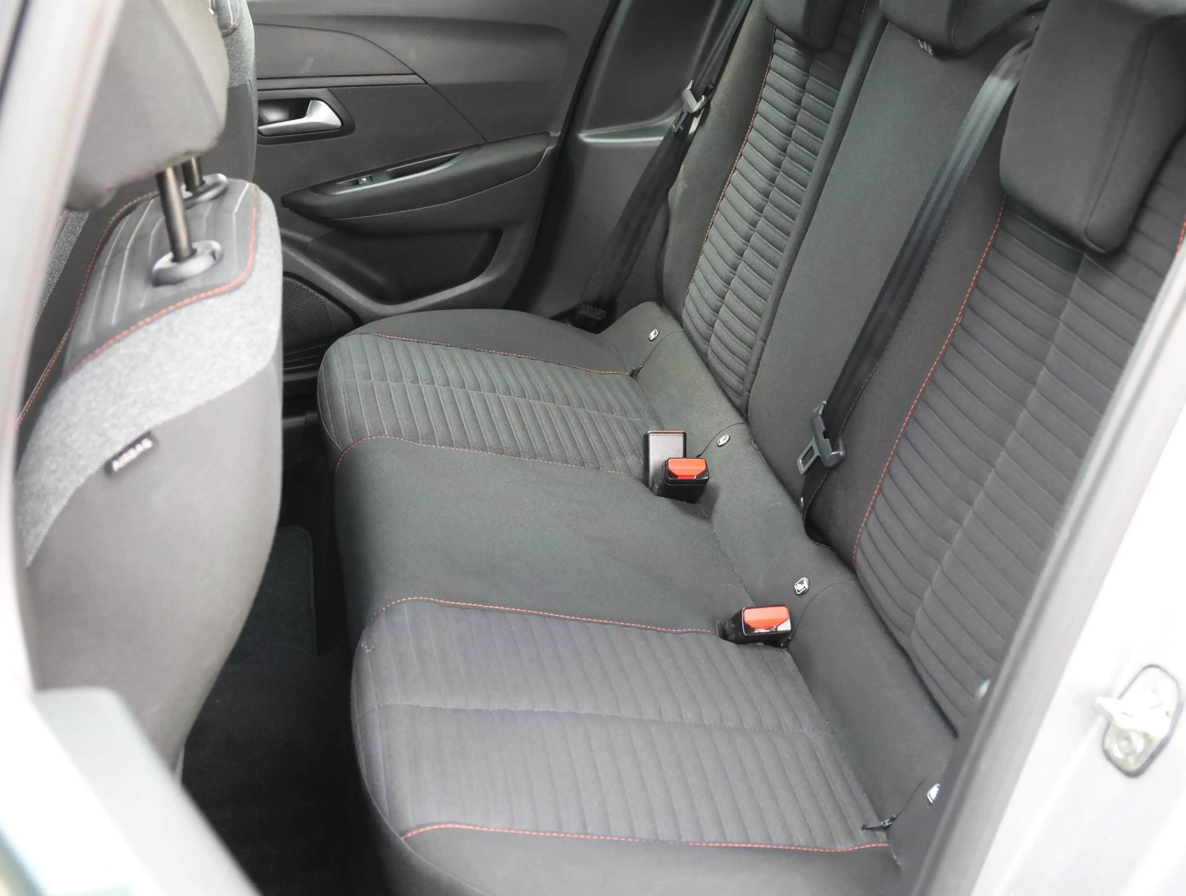 Peugeot 208 1.2 PureTech Active Pack LED | Parkeersensoren voo — photo 15