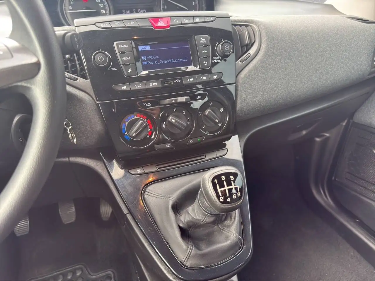 Lancia Ypsilon 2022 — фото 13