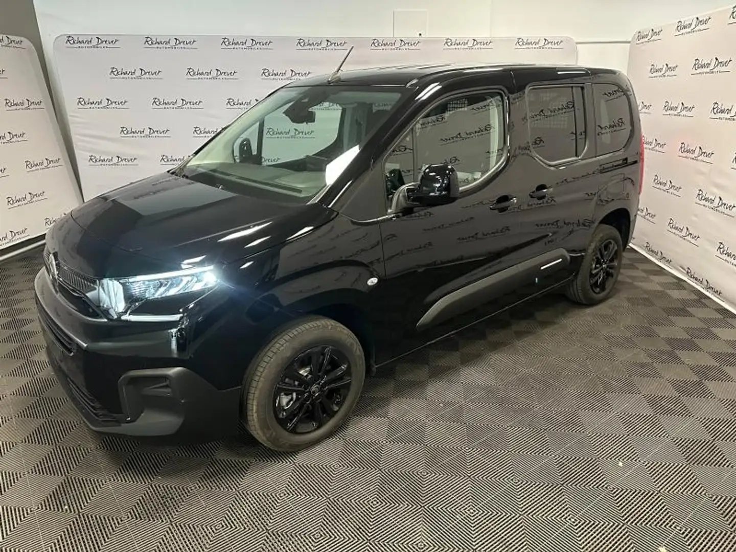 Citroen Berlingo Taille M 1.5 Blue-HDI 130 S\u0026S Plus EAT8 5 Pla Noir - 2