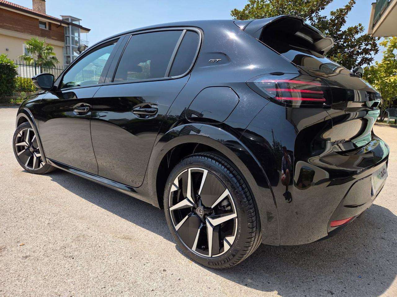 Peugeot 208 Hybrid 145 e-DCS6 GT + sedili elettrici