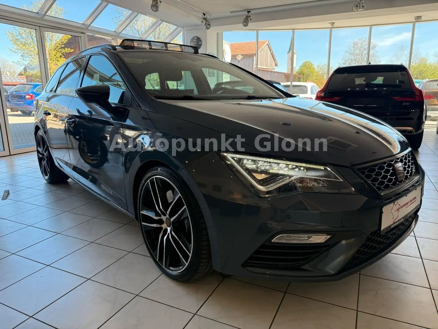 SEAT Leon ST Cupra 300 4Drive*Virtual*Panorama*Beats Grau - 2