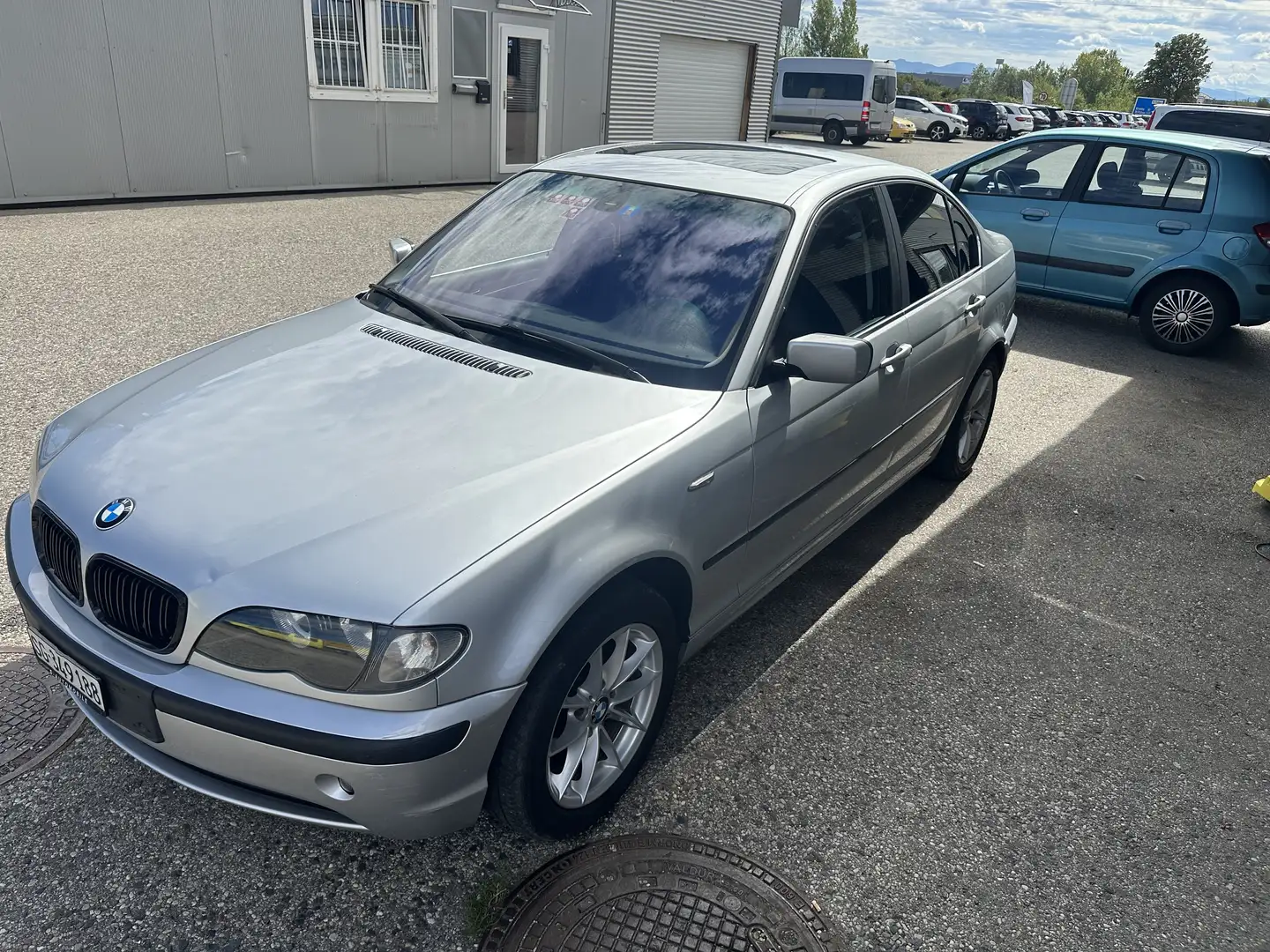 BMW 325 325xi - 1