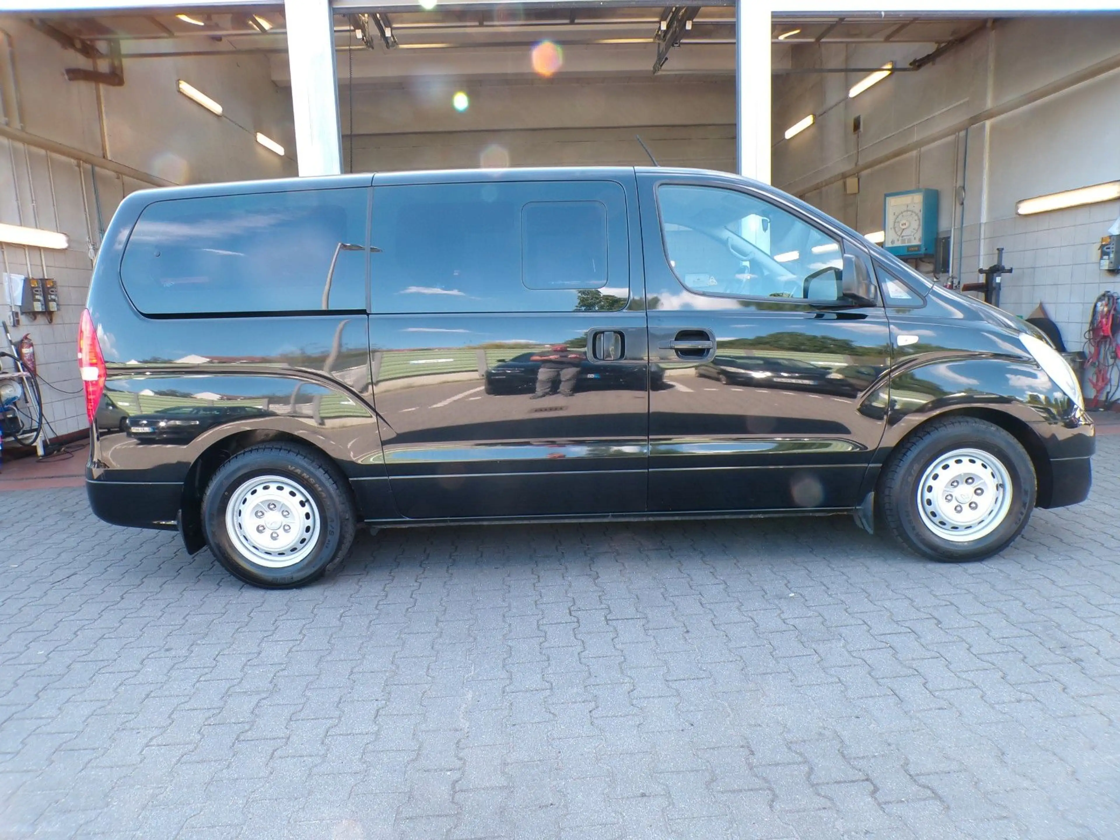 Hyundai H-1 Comfort 2.5CRDi AUTOMATIK mit AHK. — photo 4