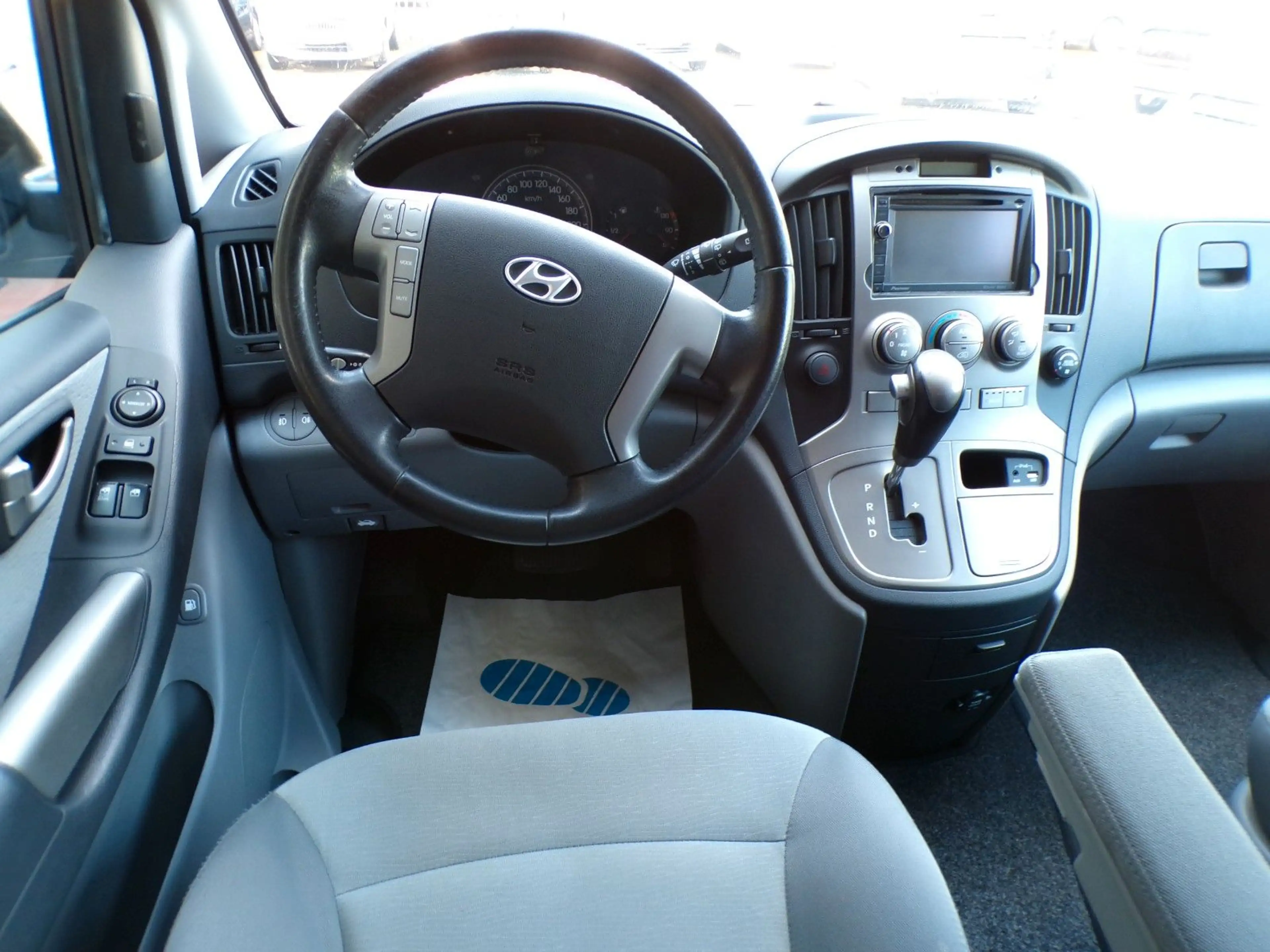 Hyundai H-1 Comfort 2.5CRDi AUTOMATIK mit AHK. — photo 11