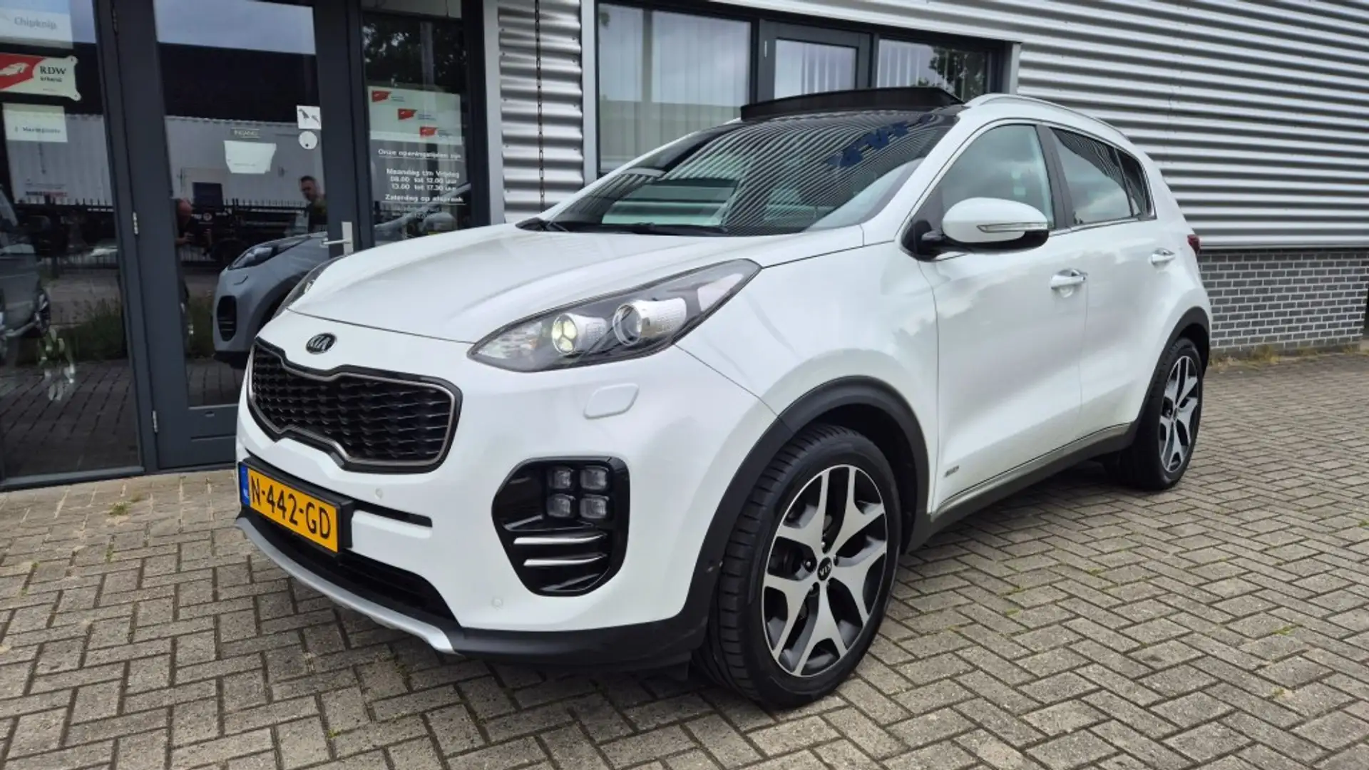 Kia Sportage 1.6T GDI 4WD GT Line PANO PDC ACC TREKHAAK AUTOMAA Wit - 1