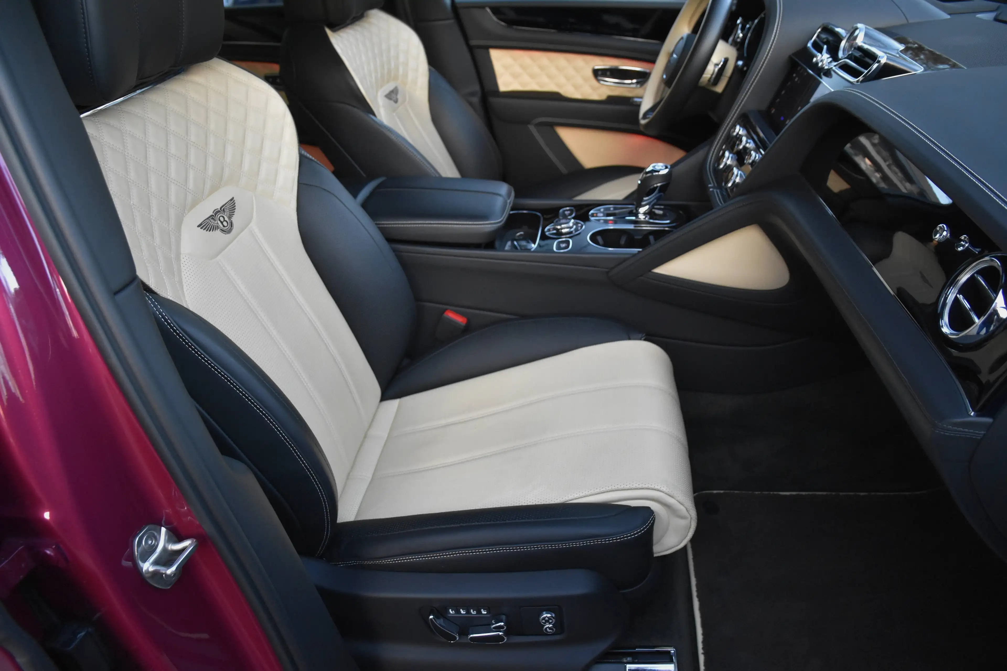 Bentley Bentayga V8 S *** MULLINER / 7 SEATS / BENTLEY HISTORY *** — photo 14