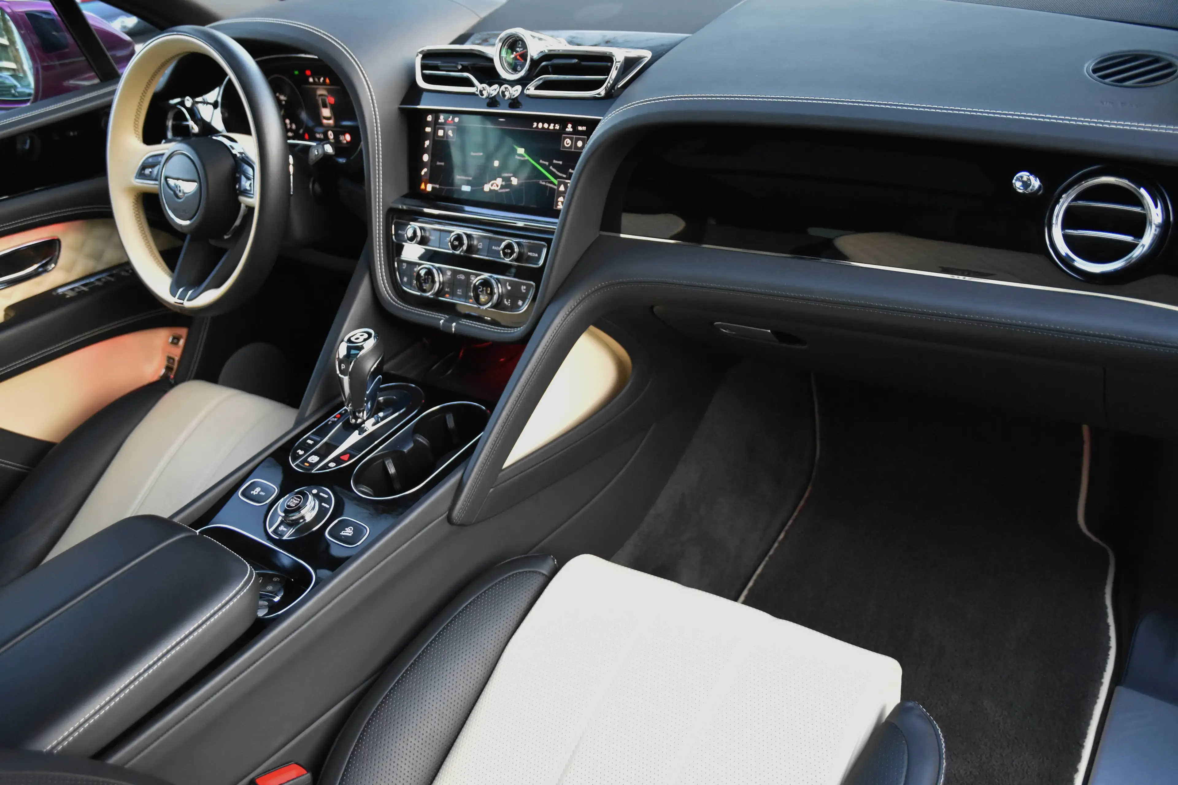 Bentley Bentayga V8 S *** MULLINER / 7 SEATS / BENTLEY HISTORY *** — photo 13