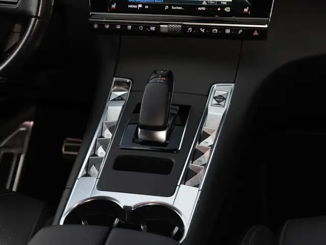 DS Automobiles DS 7 Crossback view 13
