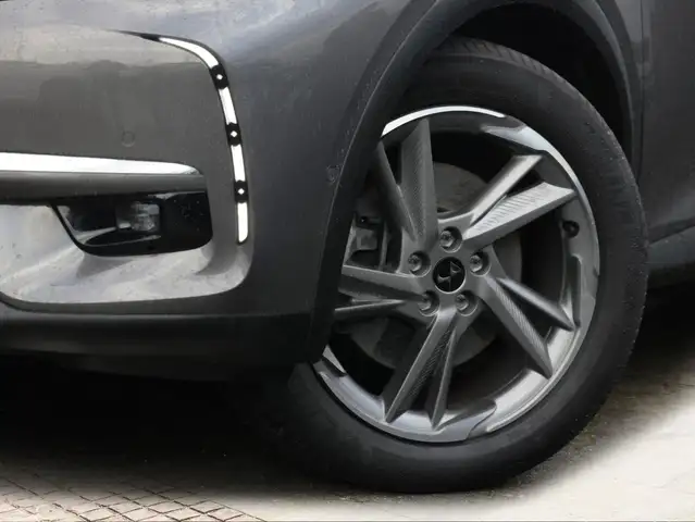 DS Automobiles DS 7 Crossback view 5
