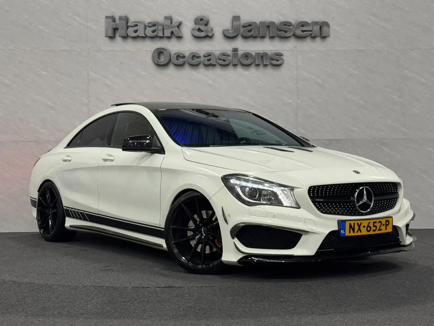 Mercedes-Benz CLA 250 Edition 1 Panoramadak Harman Kardon White - 2