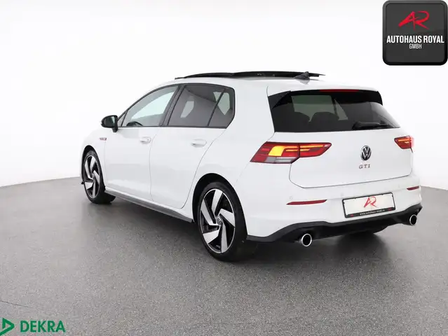 Volkswagen Golf view 3