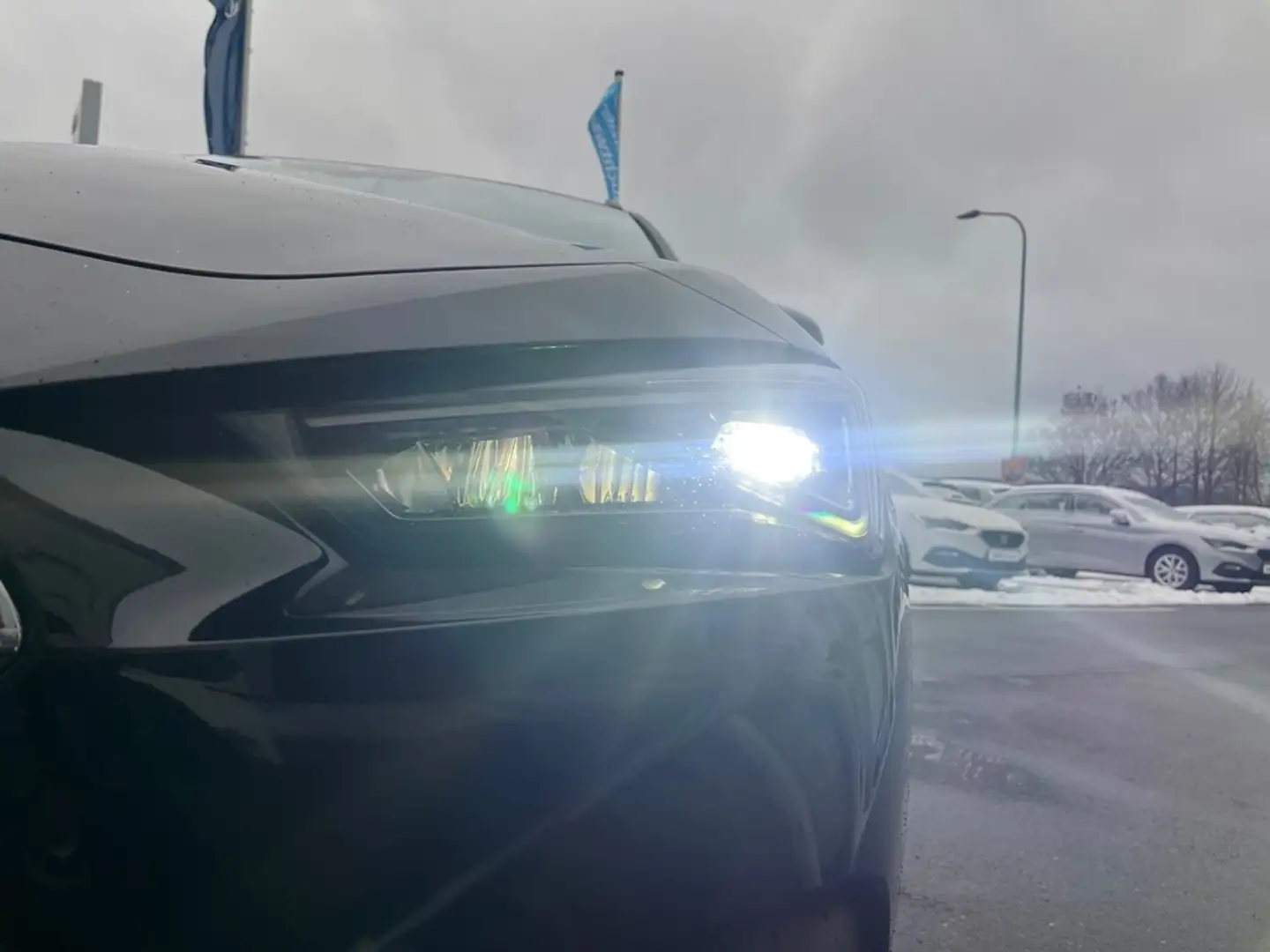 SEAT Leon ST 2,0 TDI DSG AHK Schwarz - 2