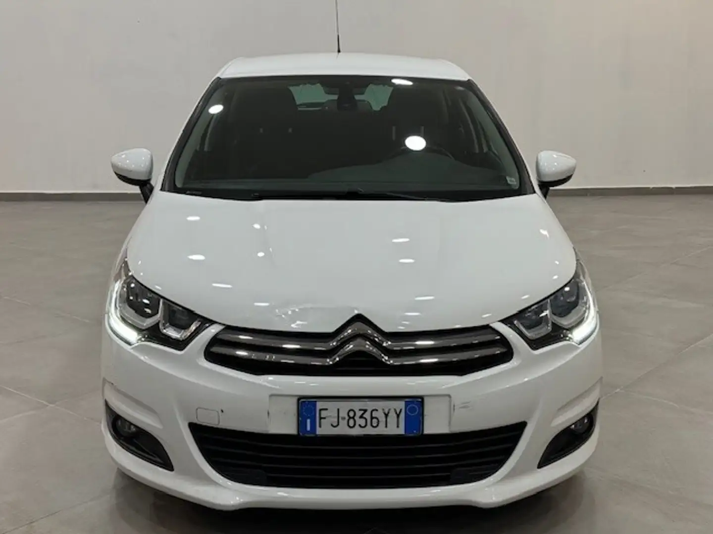 Citroen C4 BlueHDi 120 S&S Feel Bílá - 2