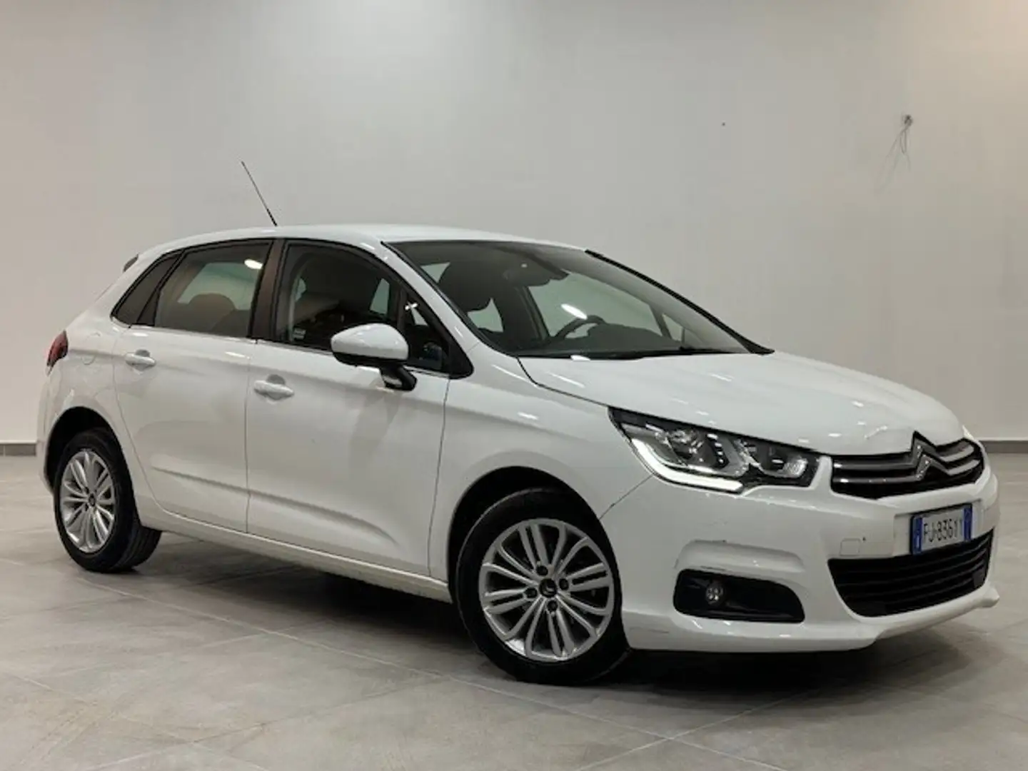 Citroen C4 BlueHDi 120 S&S Feel Bílá - 1