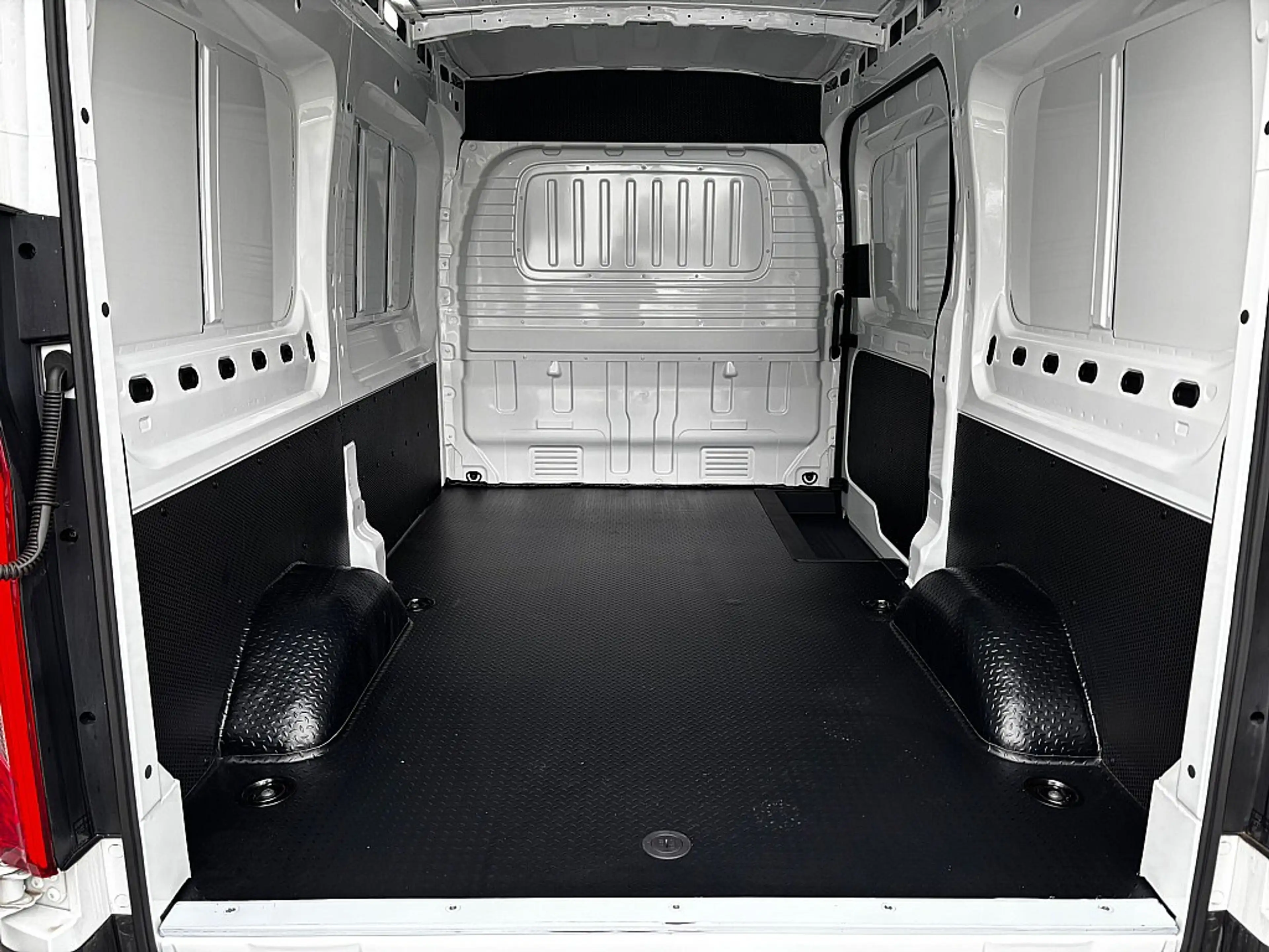 Maxus eDeliver 9 Edeliver 9 L2H2 72kWh — photo 9