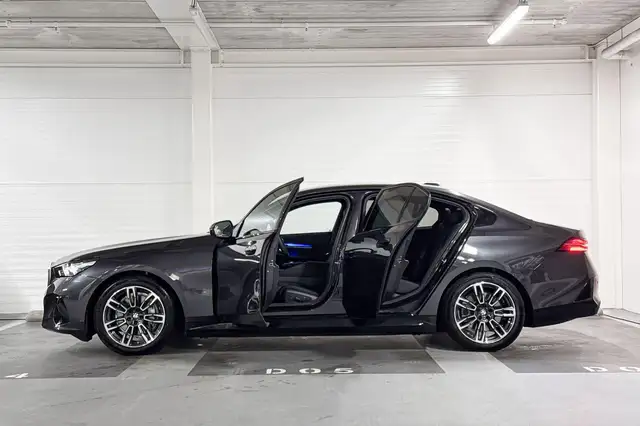 BMW I5 view 3